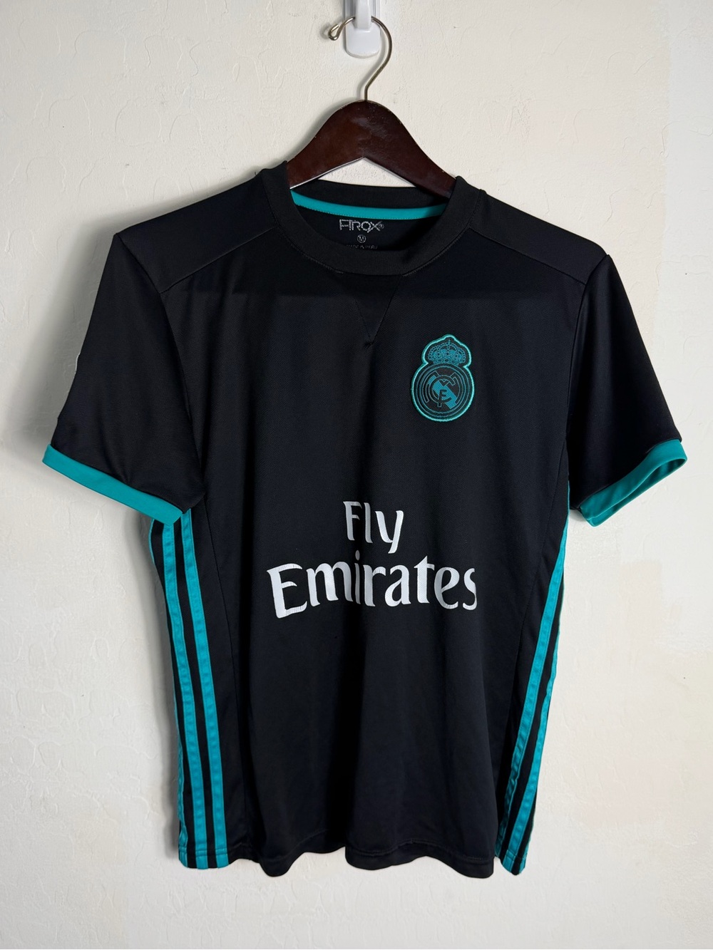 REAL MADRID 2017 2018 AWAY FOOTBALL SHIRT JERSEY Boys Medium